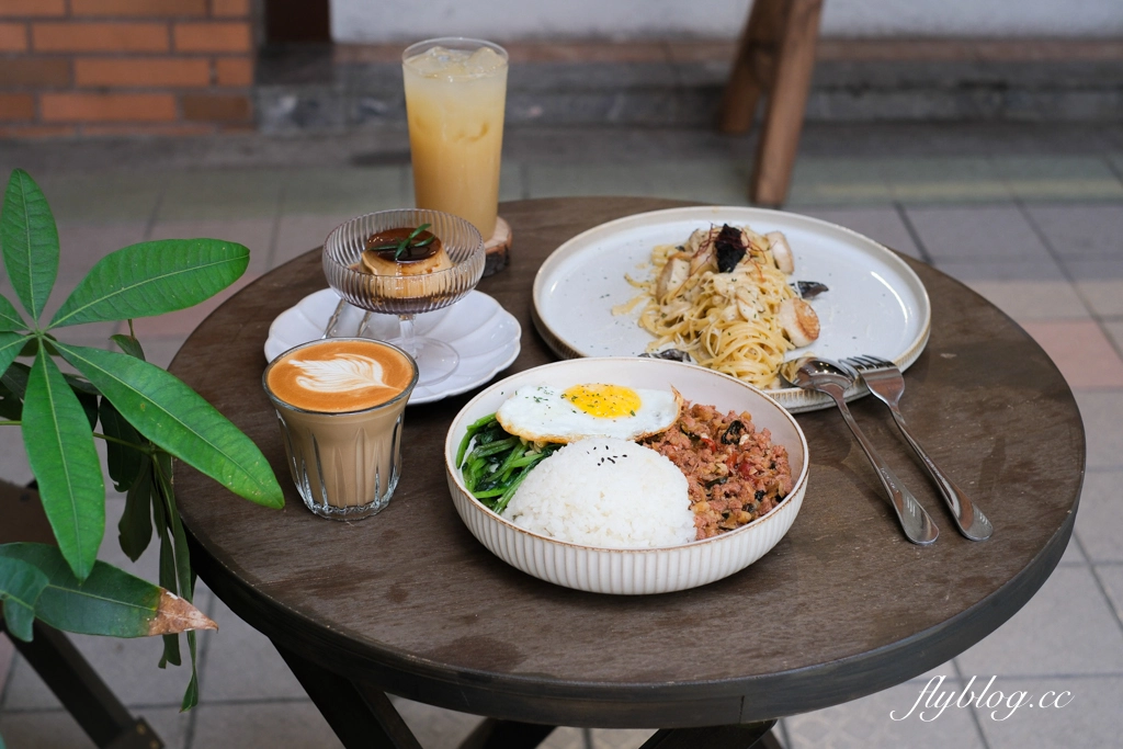 台中北區｜Glimmer Cafe．全天候供應早午餐，吃得到打拋豬和義大利麵 @飛天璇的口袋