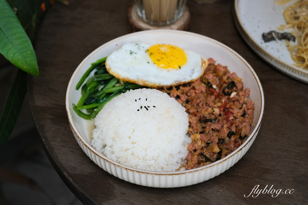 台中北區｜Glimmer Cafe．全天候供應早午餐，吃得到打拋豬和義大利麵 @飛天璇的口袋