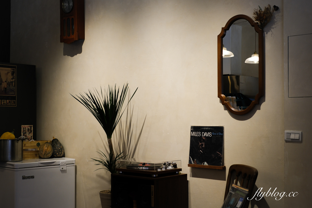 台中北區｜Glimmer Cafe．全天候供應早午餐，吃得到打拋豬和義大利麵 @飛天璇的口袋