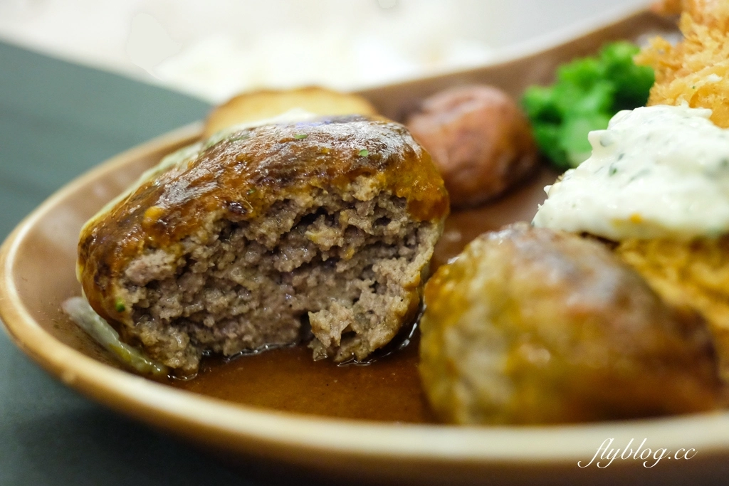 台中烏日｜樂雅樂餐廳．吃得到日式和西式早餐，搭高鐵前先來填飽肚子吧 @飛天璇的口袋