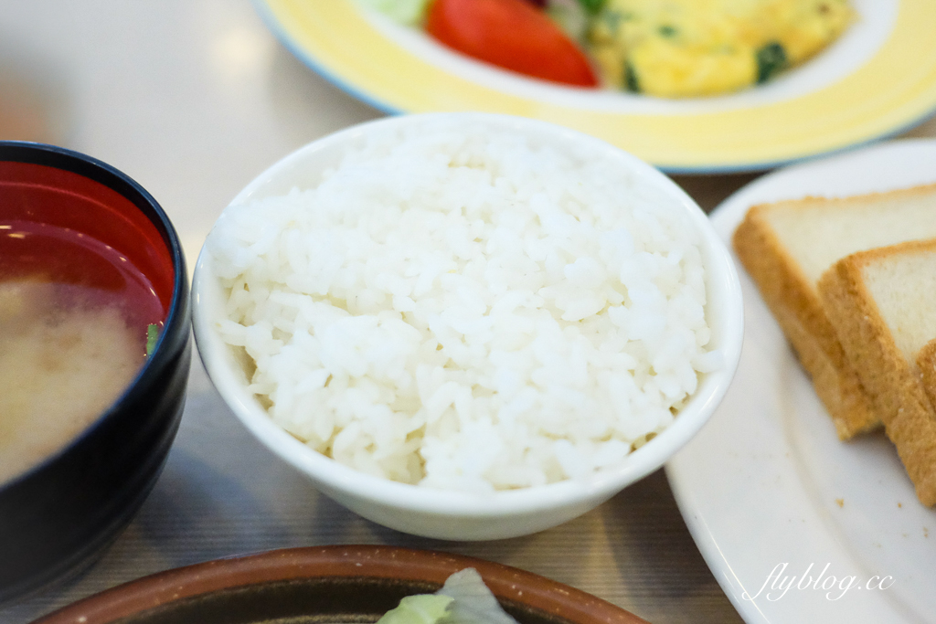 台中烏日｜樂雅樂餐廳．吃得到日式和西式早餐，搭高鐵前先來填飽肚子吧 @飛天璇的口袋