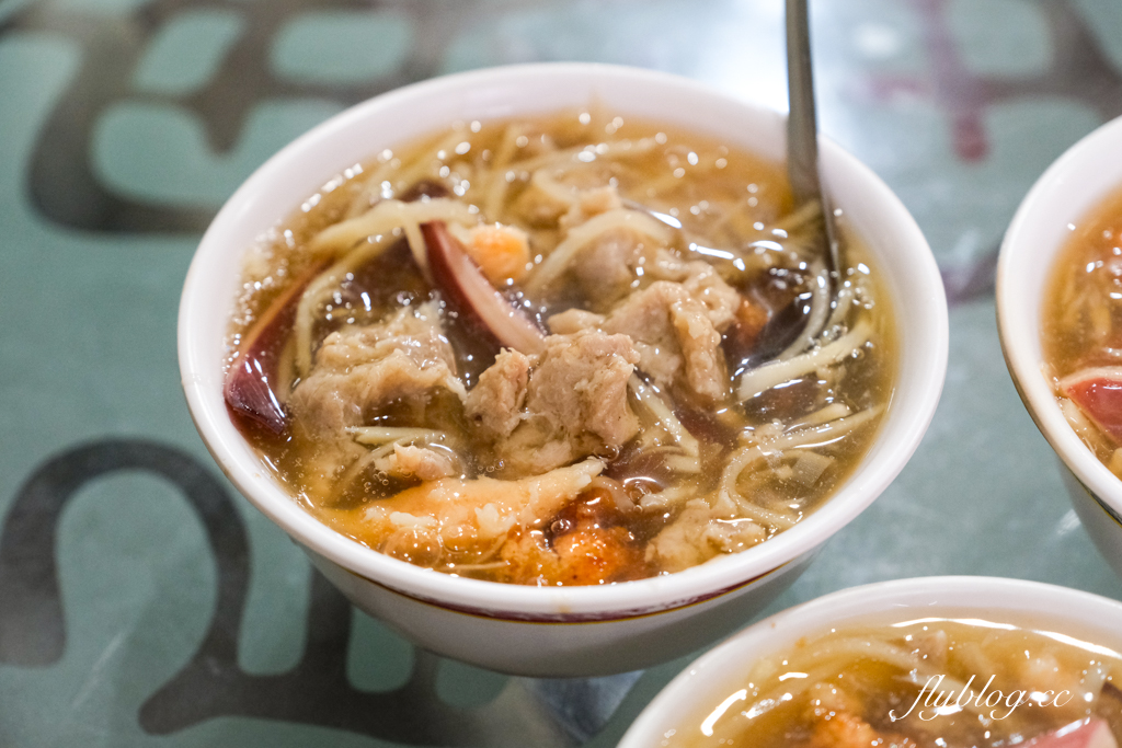 彰化鹿港｜龍山魷魚肉羹．鹿港在地50年老店，觀光客必吃美食 @飛天璇的口袋