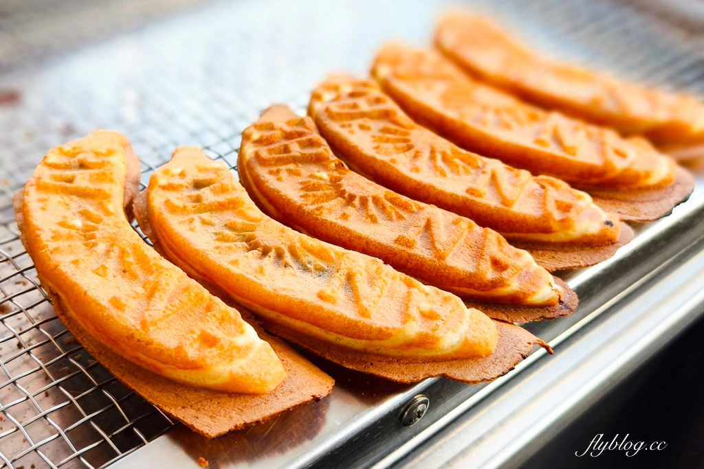 台南中西｜王氏富屋金蕉條雞蛋糕．一天只營業三小時，國華街人氣排隊美食 @飛天璇的口袋