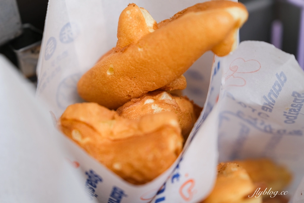 台南中西｜王氏富屋金蕉條雞蛋糕．一天只營業三小時，國華街人氣排隊美食 @飛天璇的口袋