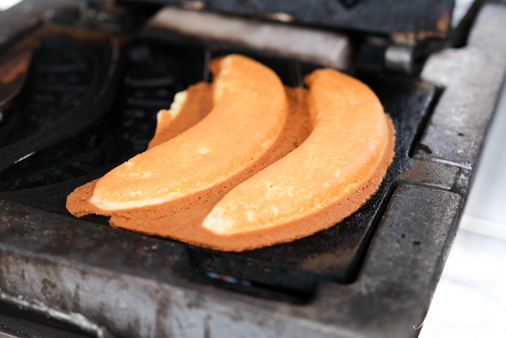 台南中西｜王氏富屋金蕉條雞蛋糕．一天只營業三小時，國華街人氣排隊美食 @飛天璇的口袋