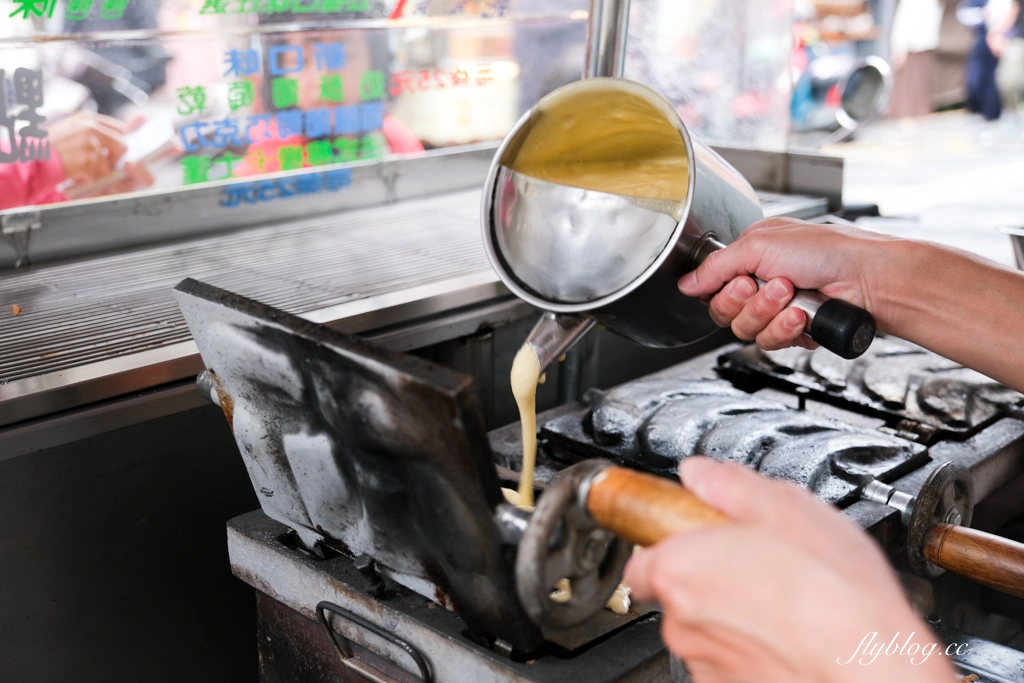 台南中西｜王氏富屋金蕉條雞蛋糕．一天只營業三小時，國華街人氣排隊美食 @飛天璇的口袋