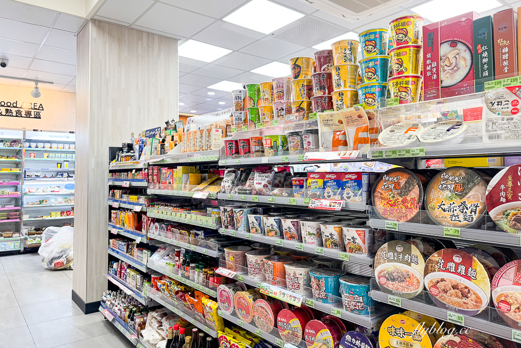 南投仁愛｜全家便利商店 清境雲海店．清境海拔最高便利商店，歐式城堡建築還有羊咩咩 @飛天璇的口袋