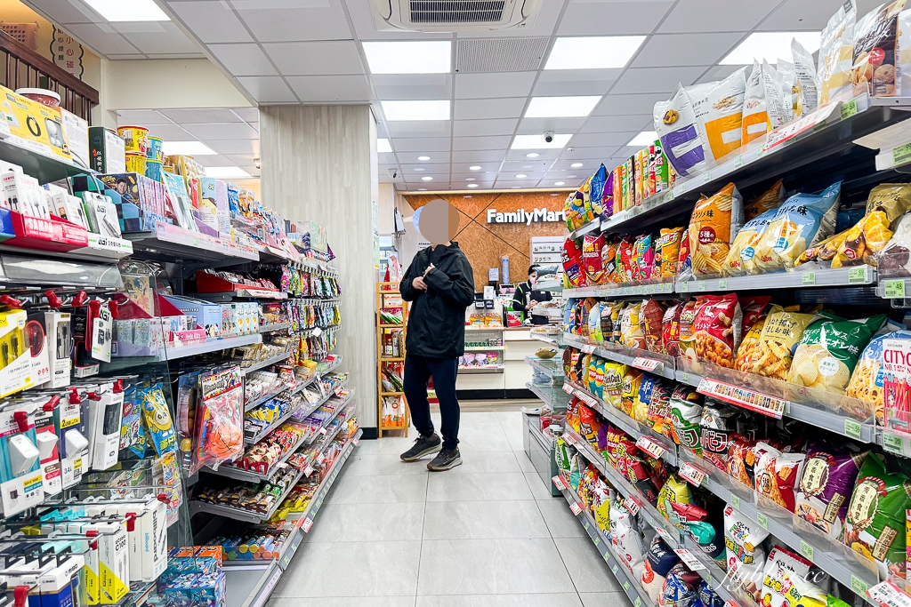 南投仁愛｜全家便利商店 清境雲海店．清境海拔最高便利商店，歐式城堡建築還有羊咩咩 @飛天璇的口袋