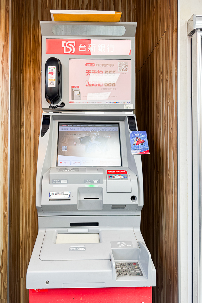 南投仁愛｜全家便利商店 清境雲海店．清境海拔最高便利商店，歐式城堡建築還有羊咩咩 @飛天璇的口袋