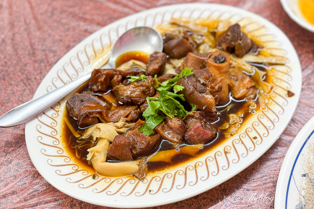 南投埔里｜香記桶仔雞．愛蘭交流道旁甕缸雞，雞油四物湯伴飯吃 @飛天璇的口袋