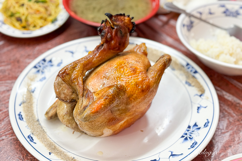 南投埔里｜香記桶仔雞．愛蘭交流道旁甕缸雞，雞油四物湯伴飯吃 @飛天璇的口袋