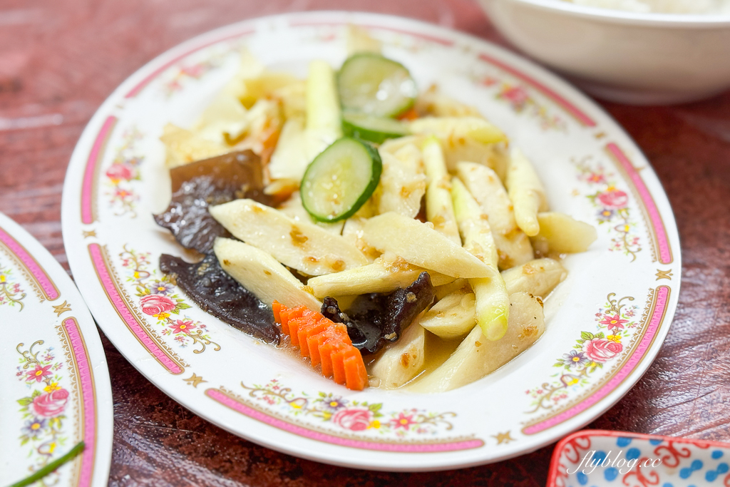 南投埔里｜香記桶仔雞．愛蘭交流道旁甕缸雞，雞油四物湯伴飯吃 @飛天璇的口袋