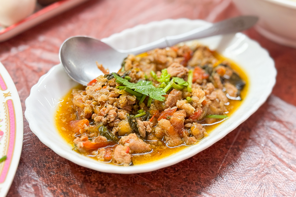 南投埔里｜香記桶仔雞．愛蘭交流道旁甕缸雞，雞油四物湯伴飯吃 @飛天璇的口袋