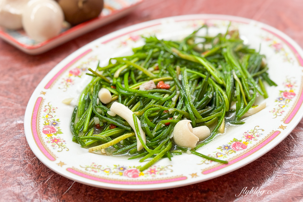 南投埔里｜香記桶仔雞．愛蘭交流道旁甕缸雞，雞油四物湯伴飯吃 @飛天璇的口袋