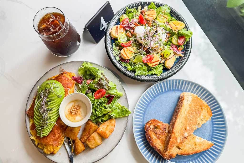 台中西區｜洄訪 Hui Fond．台中優質早午餐義大利麵，坐擁麻園頭溪180度景緻 @飛天璇的口袋