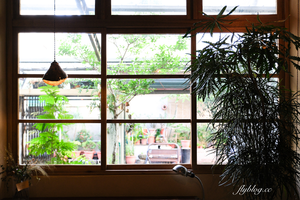 台中西區｜群島李季．從網路甜點工作室起家，台中老宅甜點咖啡館 @飛天璇的口袋