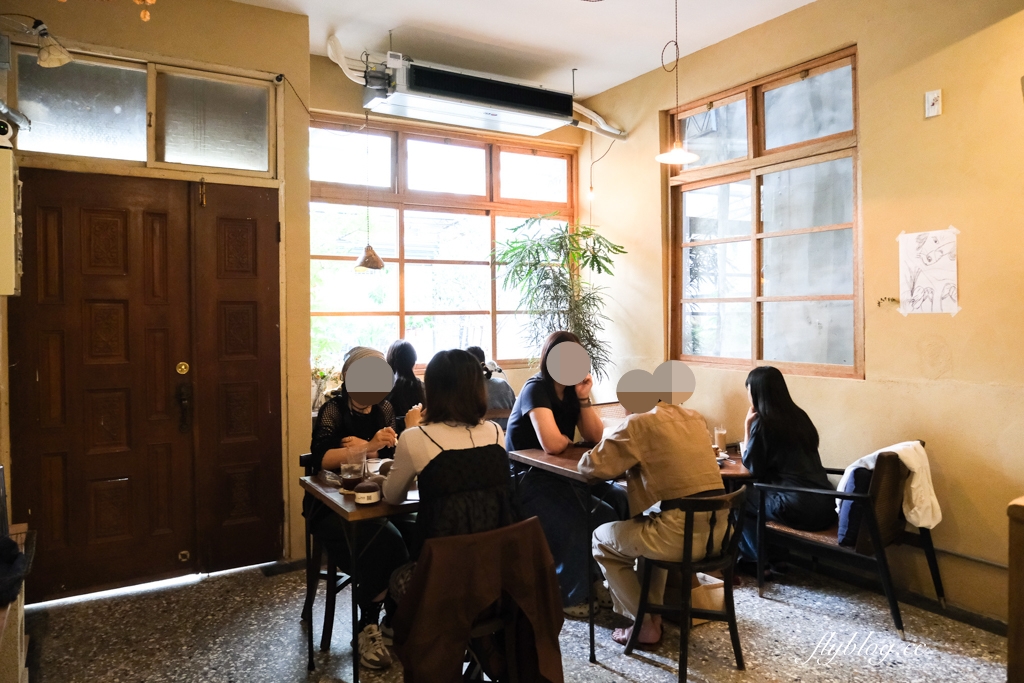 台中西區｜群島李季．從網路甜點工作室起家，台中老宅甜點咖啡館 @飛天璇的口袋