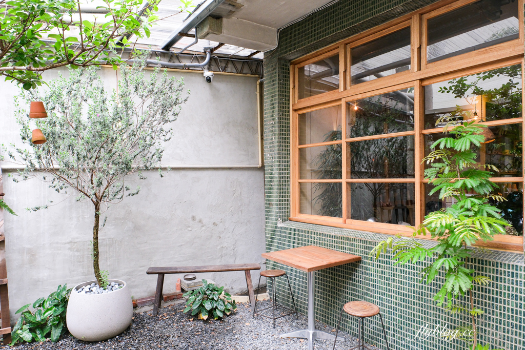 台中西區｜群島李季．從網路甜點工作室起家，台中老宅甜點咖啡館 @飛天璇的口袋