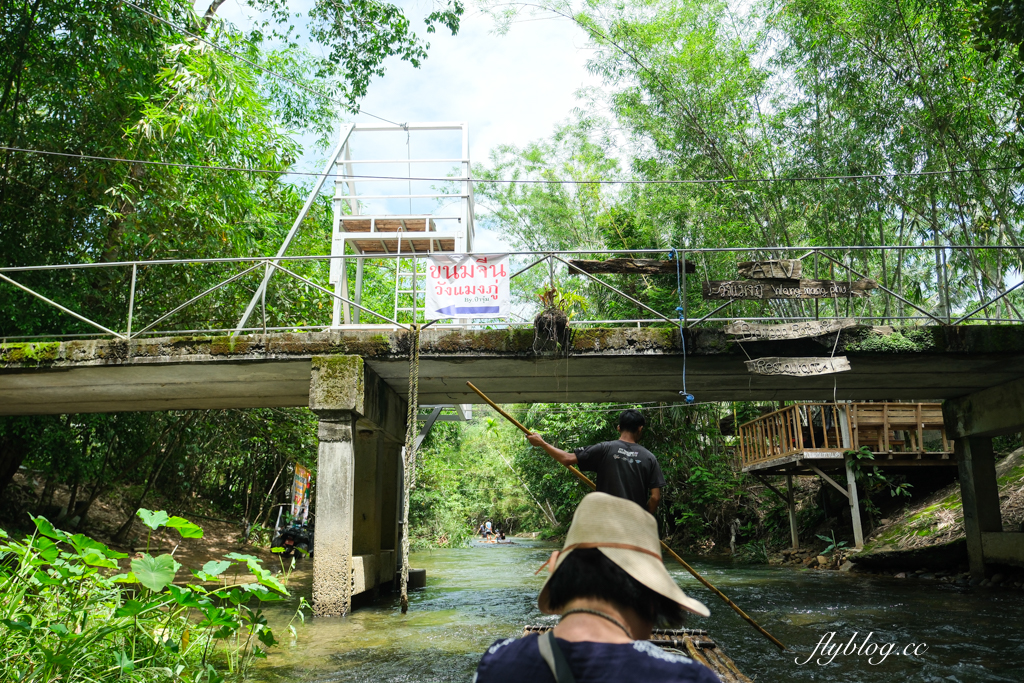泰國攀牙｜Komol’s Corner Bamboo Rafting．超療癒的竹筏泛舟，穿梭在潺潺流水中，兩邊都是林蔭遮敝 @飛天璇的口袋