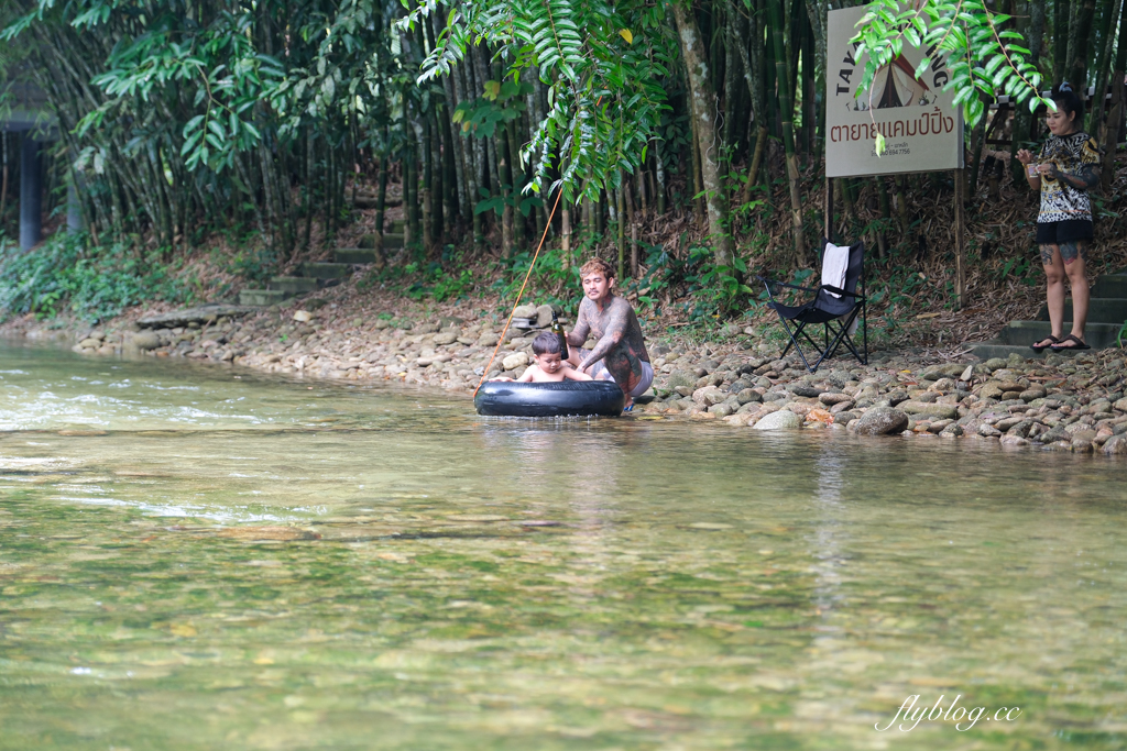 泰國攀牙｜Komol’s Corner Bamboo Rafting．超療癒的竹筏泛舟，穿梭在潺潺流水中，兩邊都是林蔭遮敝 @飛天璇的口袋
