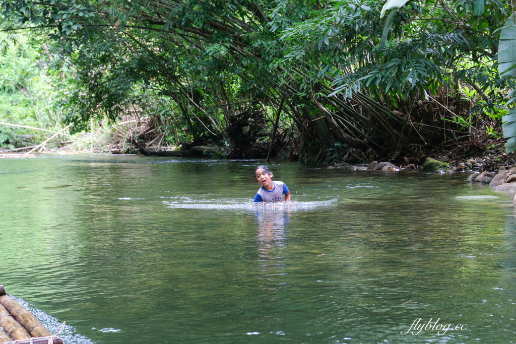 泰國攀牙｜Komol’s Corner Bamboo Rafting．超療癒的竹筏泛舟，穿梭在潺潺流水中，兩邊都是林蔭遮敝 @飛天璇的口袋