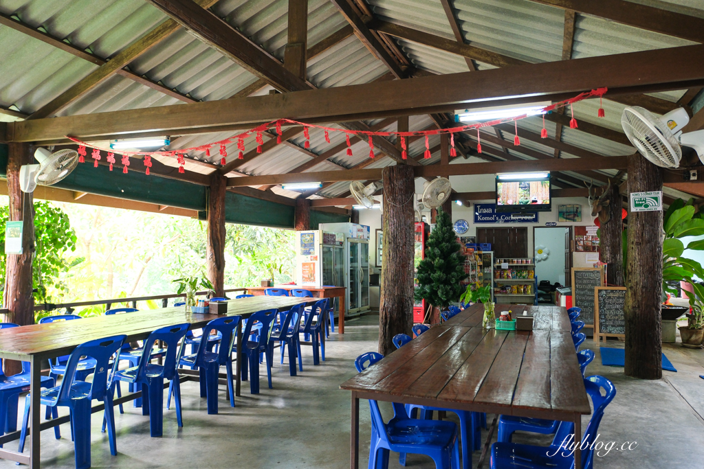 泰國攀牙｜Komol’s Corner Bamboo Rafting．超療癒的竹筏泛舟，穿梭在潺潺流水中，兩邊都是林蔭遮敝 @飛天璇的口袋