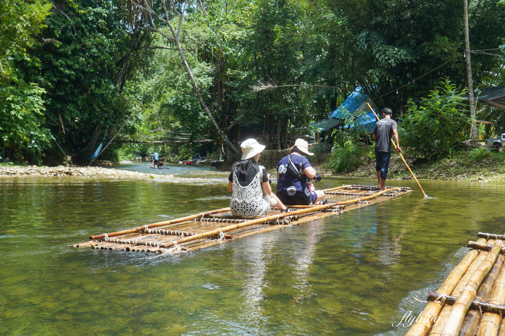 泰國攀牙｜Komol’s Corner Bamboo Rafting．超療癒的竹筏泛舟，穿梭在潺潺流水中，兩邊都是林蔭遮敝 @飛天璇的口袋