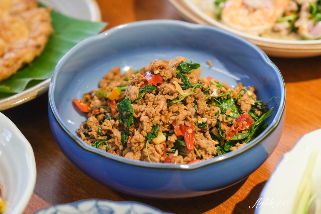 泰國攀牙｜Krua Morakot Home Cooking มรกตโฮมคุ๊กกิ้ง．預約才吃得到的私廚料理，74歲阿公掌廚的泰南料理 @飛天璇的口袋