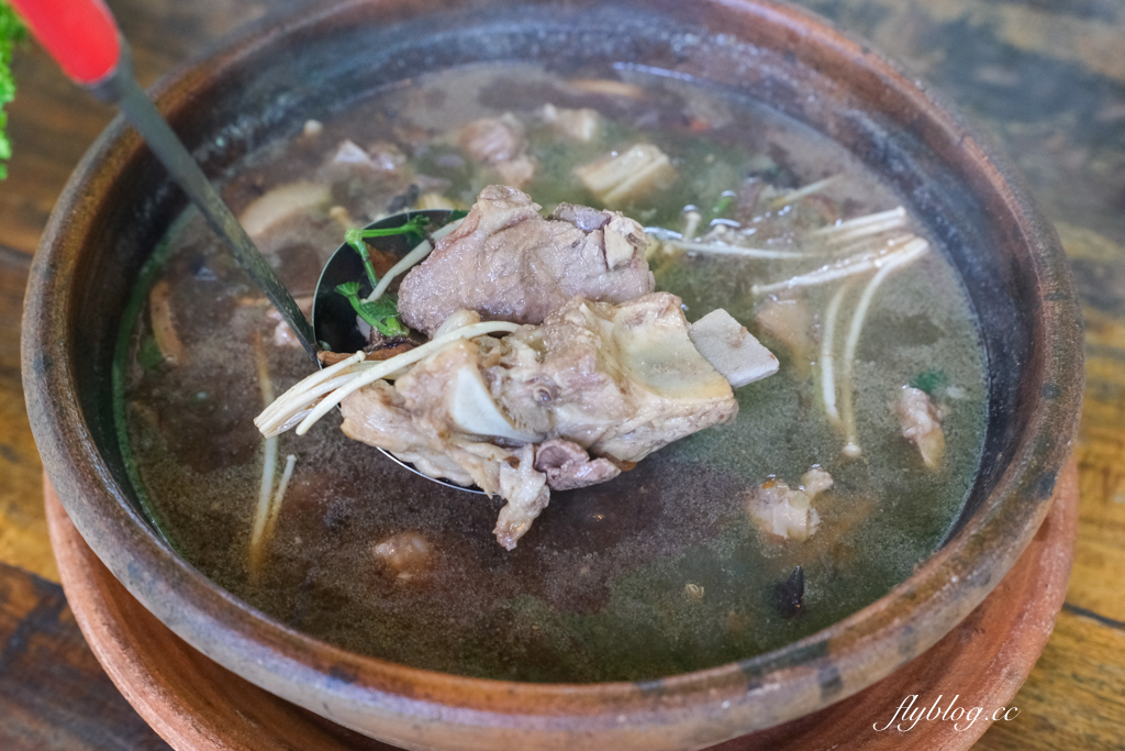 泰國攀牙｜Tien Leng Bak Kut Teh．連續5年米其林必比登推薦不間斷，大啖用陶鍋煮的肉骨茶 @飛天璇的口袋