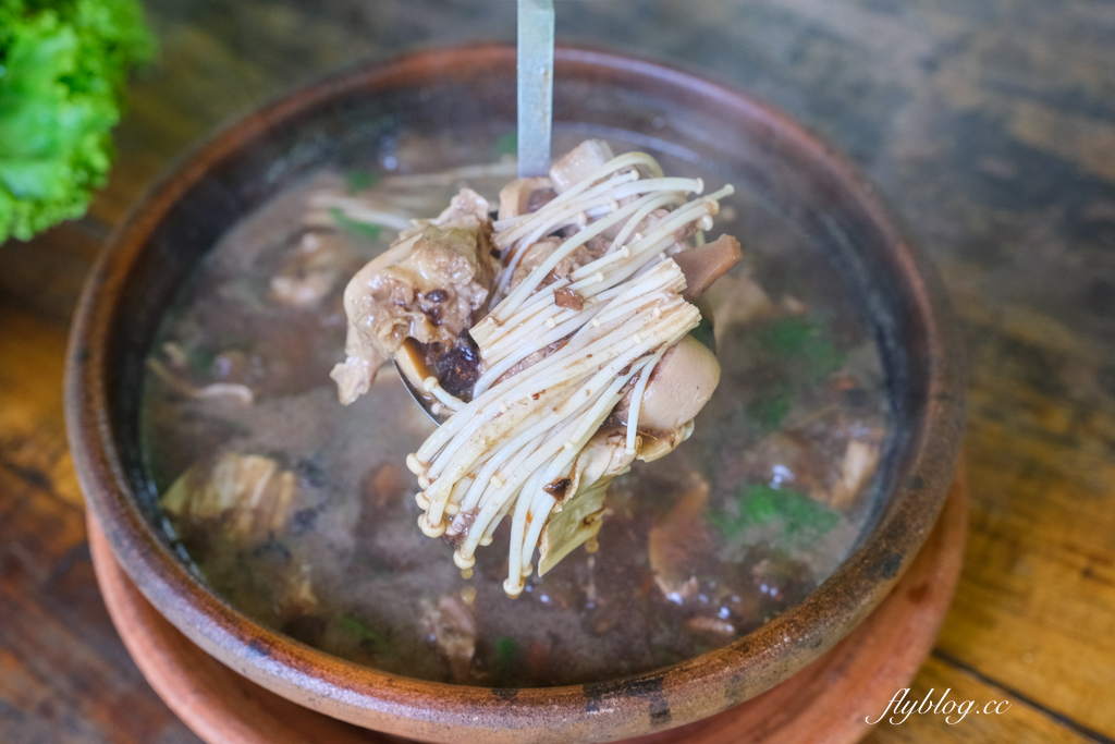 泰國攀牙｜Tien Leng Bak Kut Teh．連續5年米其林必比登推薦不間斷，大啖用陶鍋煮的肉骨茶 @飛天璇的口袋