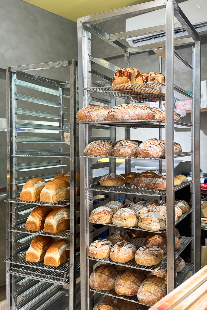 台中南屯｜木可烘焙咖啡 ．提供歐式和日式麵包，魯邦黑麥酸種麵包 @飛天璇的口袋