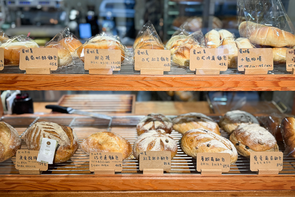 台中南屯｜木可烘焙咖啡 ．提供歐式和日式麵包，魯邦黑麥酸種麵包 @飛天璇的口袋