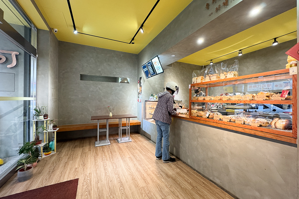 台中南屯｜木可烘焙咖啡 ．提供歐式和日式麵包，魯邦黑麥酸種麵包 @飛天璇的口袋