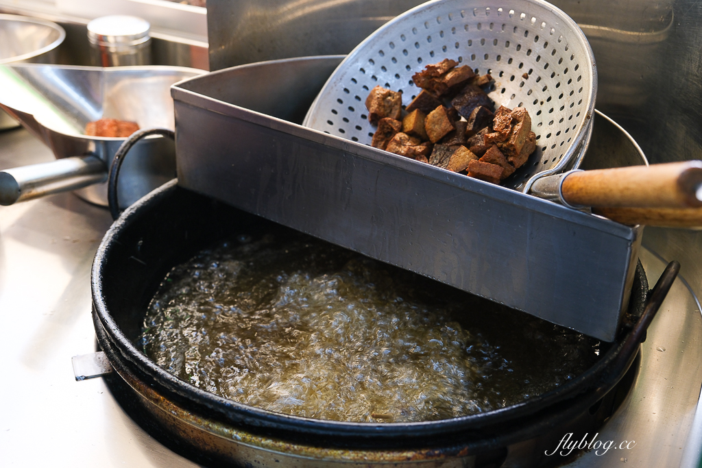 台中北屯｜酥文人東山鴨頭興安店．原忠孝夜市珍東山鴨頭，必點超好吃招牌炸豆皮 @飛天璇的口袋