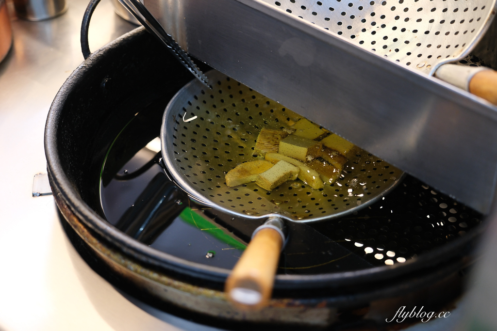 台中北屯｜酥文人東山鴨頭興安店．原忠孝夜市珍東山鴨頭，必點超好吃招牌炸豆皮 @飛天璇的口袋