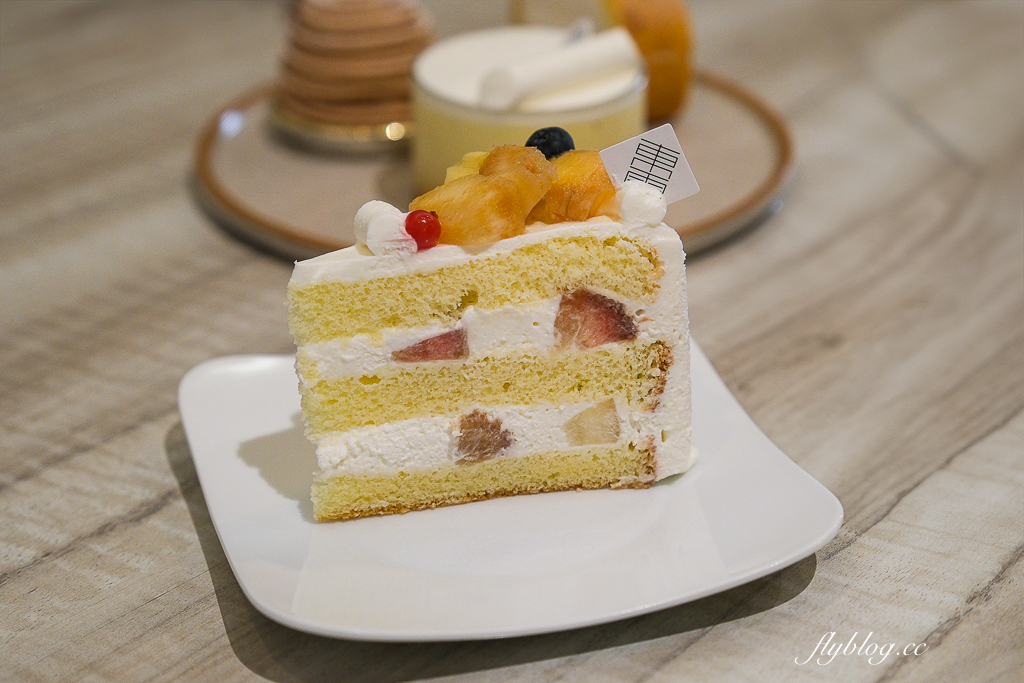台中西區｜東雲甜點．吃得到名古屋千層蛋糕，日式蛋糕和常溫甜點都有水準 @飛天璇的口袋
