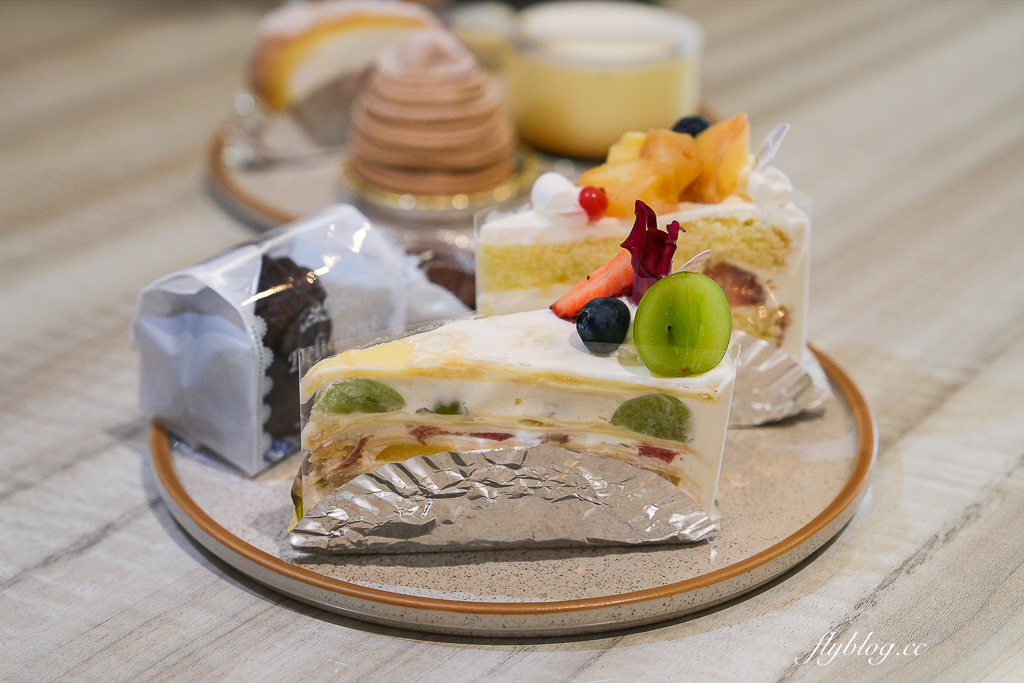 台中西區｜東雲甜點．吃得到名古屋千層蛋糕，日式蛋糕和常溫甜點都有水準 @飛天璇的口袋