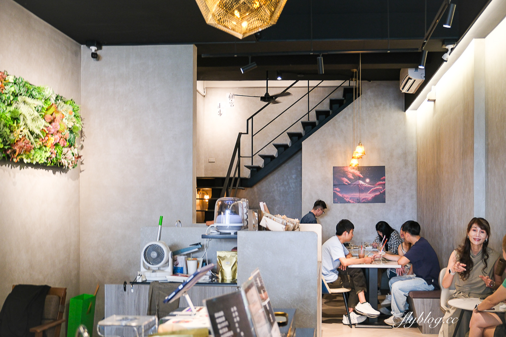 台中西區｜東雲甜點．吃得到名古屋千層蛋糕，日式蛋糕和常溫甜點都有水準 @飛天璇的口袋