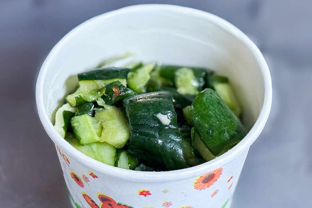 南投埔里｜雨傘店阿川麵店．埔里人氣小吃美食，必點炒骨肉和豬腦煎蛋 @飛天璇的口袋