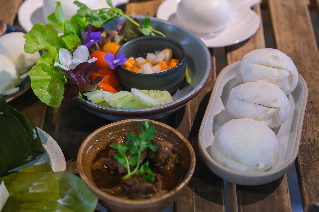 泰國攀牙｜Ban Bai Tea Cafe บ้านใบ．攀牙文青風茶店，結合茶、咖啡和點心 @飛天璇的口袋