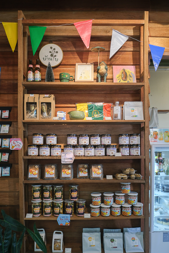 泰國攀牙｜Ban Bai Tea Cafe บ้านใบ．攀牙文青風茶店，結合茶、咖啡和點心 @飛天璇的口袋