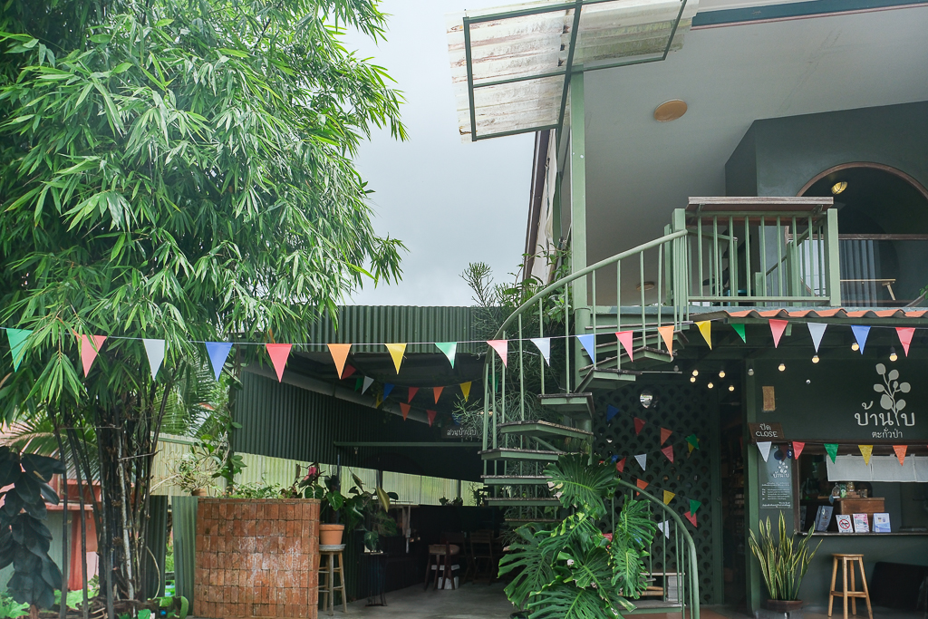 泰國攀牙｜Ban Bai Tea Cafe บ้านใบ．攀牙文青風茶店，結合茶、咖啡和點心 @飛天璇的口袋