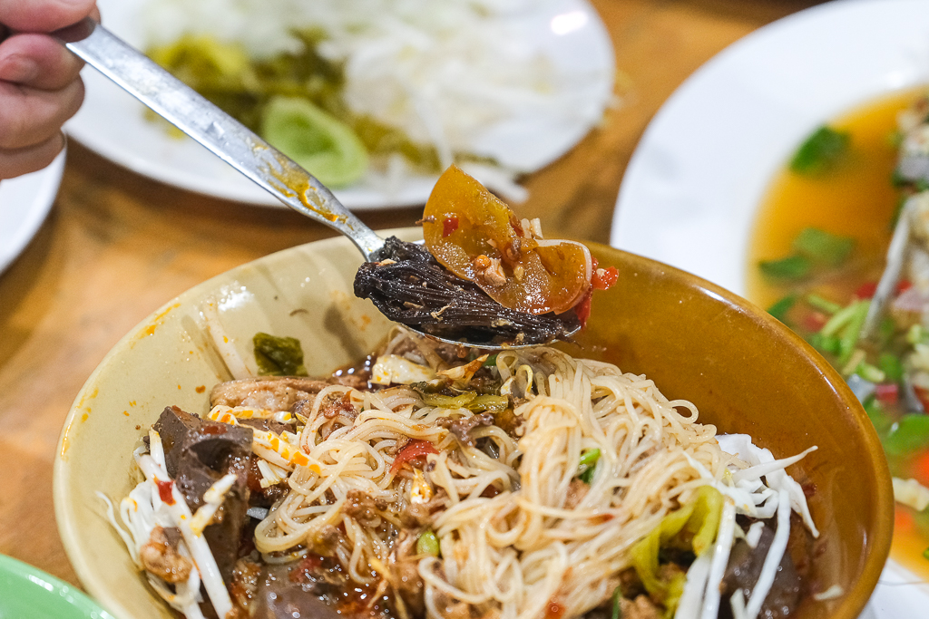 泰國攀牙｜Mae Pa ครัวแม่ปา．結合泰南與泰北料理，必點泰北咖哩麵和番茄麵 @飛天璇的口袋