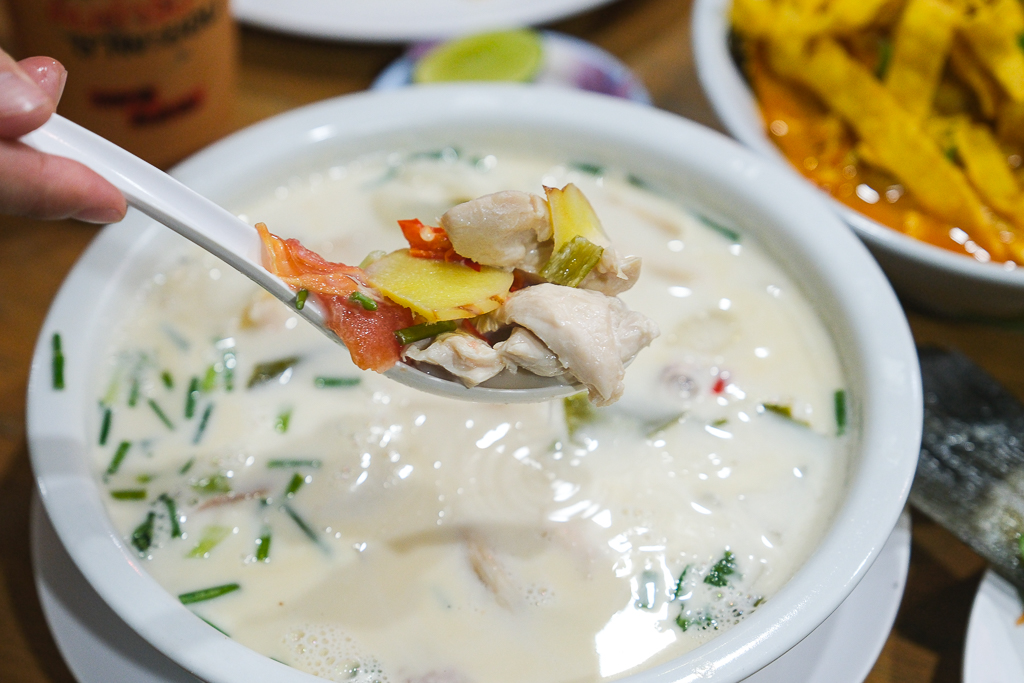 泰國攀牙｜Mae Pa ครัวแม่ปา．結合泰南與泰北料理，必點泰北咖哩麵和番茄麵 @飛天璇的口袋