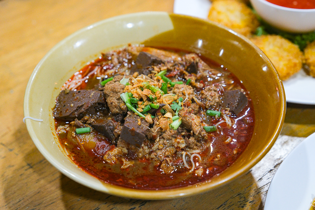 泰國攀牙｜Mae Pa ครัวแม่ปา．結合泰南與泰北料理，必點泰北咖哩麵和番茄麵 @飛天璇的口袋