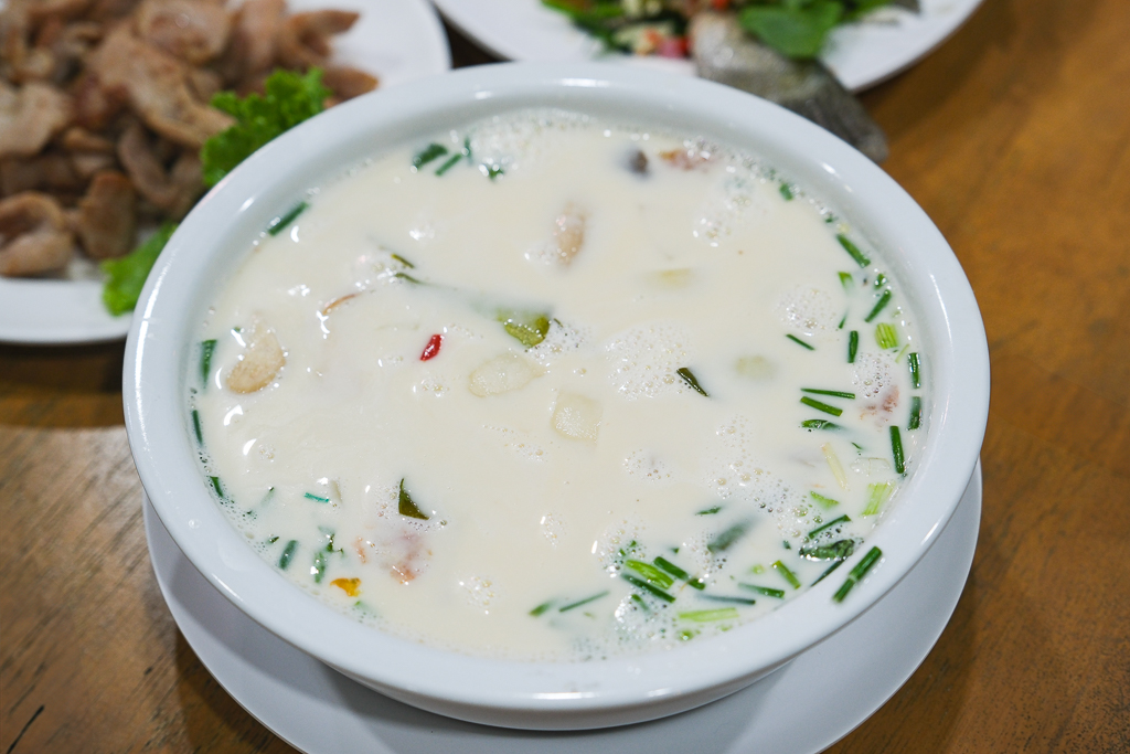 泰國攀牙｜Mae Pa ครัวแม่ปา．結合泰南與泰北料理，必點泰北咖哩麵和番茄麵 @飛天璇的口袋