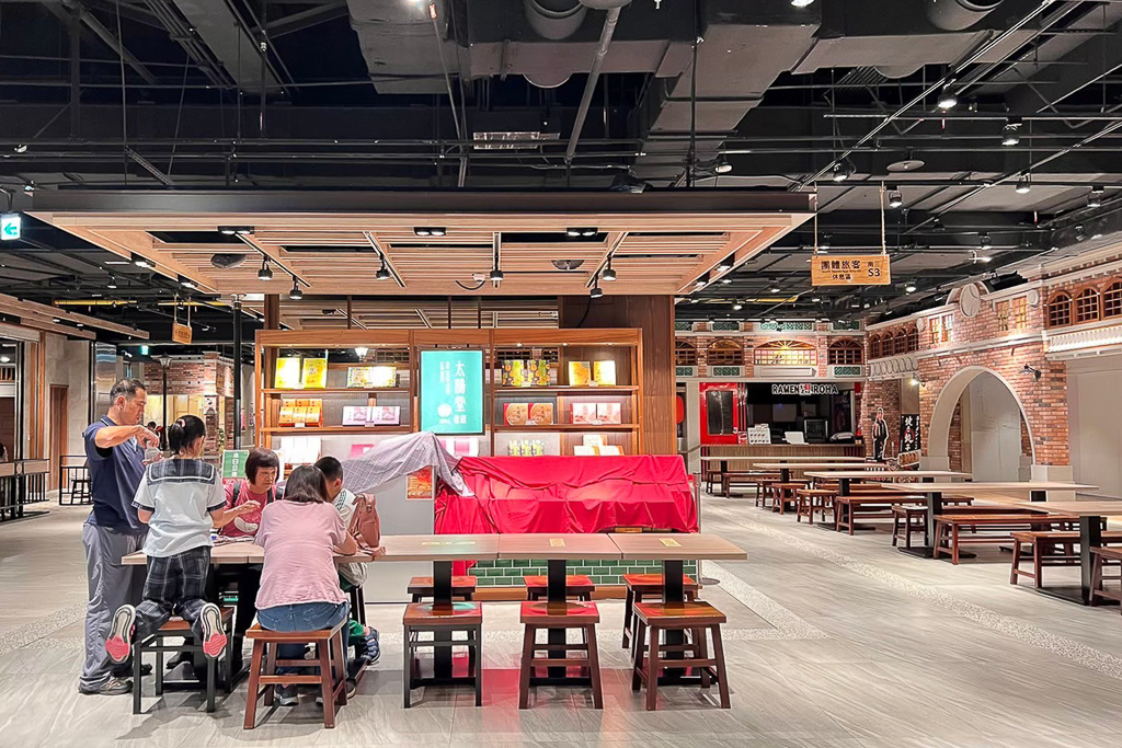 桃園旅遊｜桃園機場第二航廈．近距離看飛機起降、復古美食街、免費休息區、機場飯店 @飛天璇的口袋