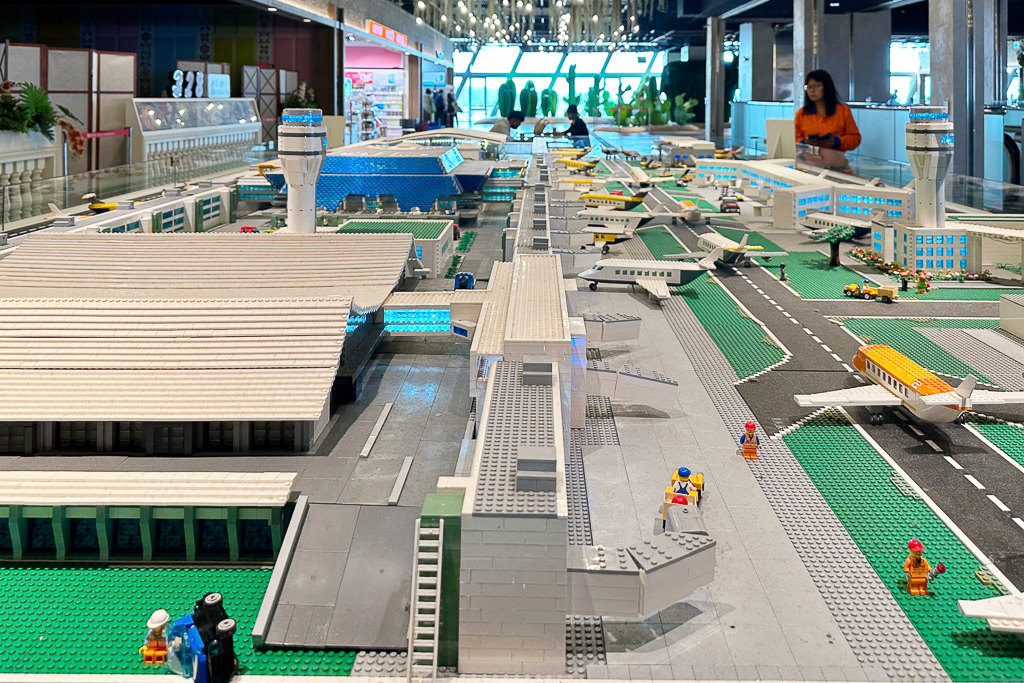 桃園旅遊｜桃園機場第二航廈．近距離看飛機起降、復古美食街、免費休息區、機場飯店 @飛天璇的口袋