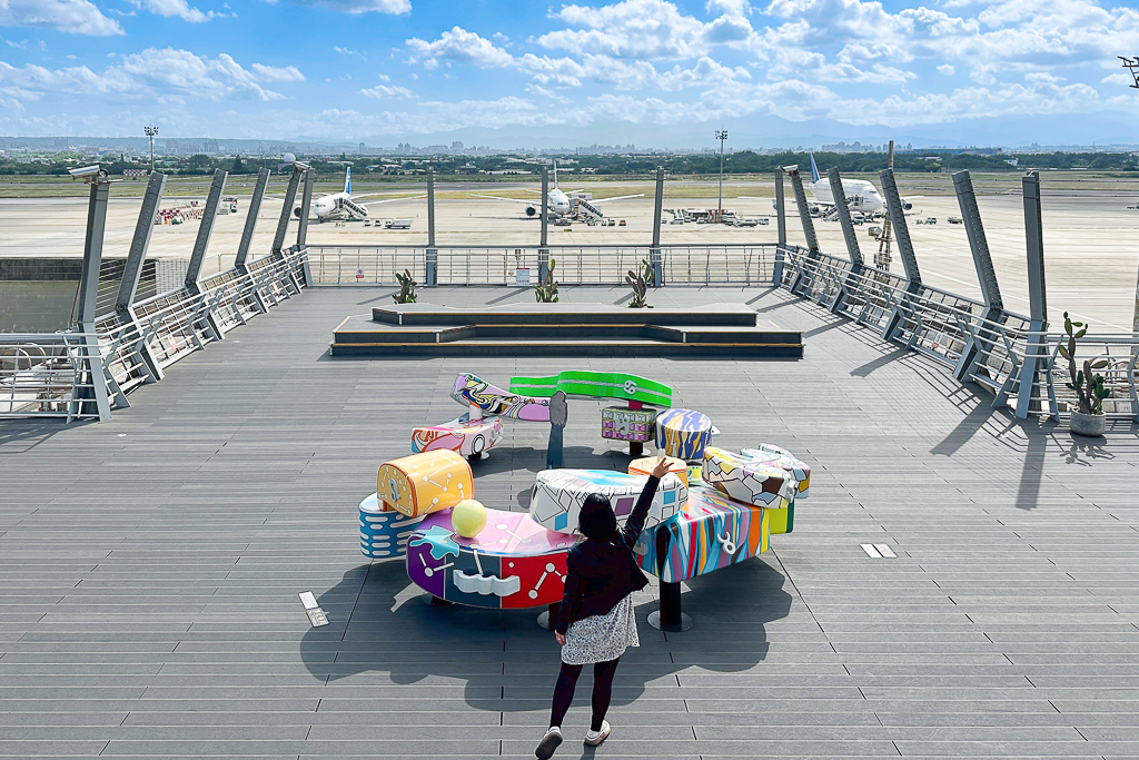桃園旅遊｜桃園機場第二航廈．近距離看飛機起降、復古美食街、免費休息區、機場飯店 @飛天璇的口袋