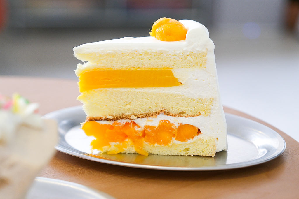 台中西屯｜Bake INN．網路甜點工作室轉型甜點店，逢甲商圈巷弄裡的咖啡館 @飛天璇的口袋